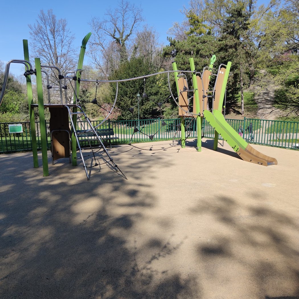 Aire de jeux pour enfant 1